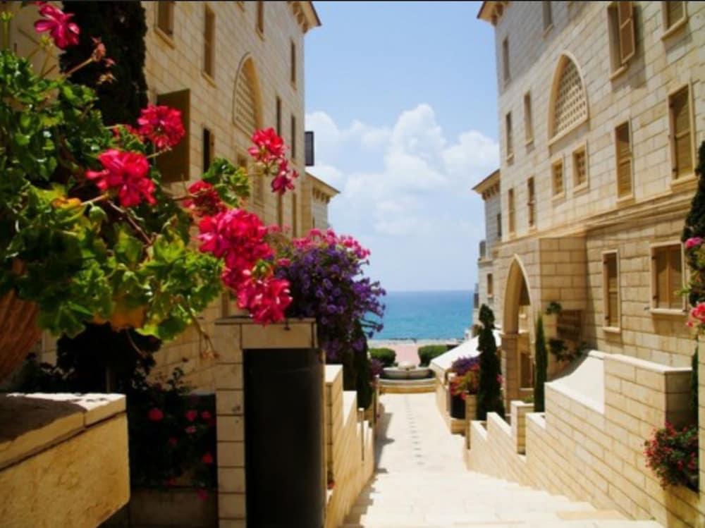 Andromeda Hill Apartments And Spa Tel Aviv Ngoại thất bức ảnh
